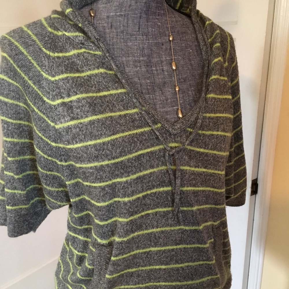 Cropped Sweater size Med